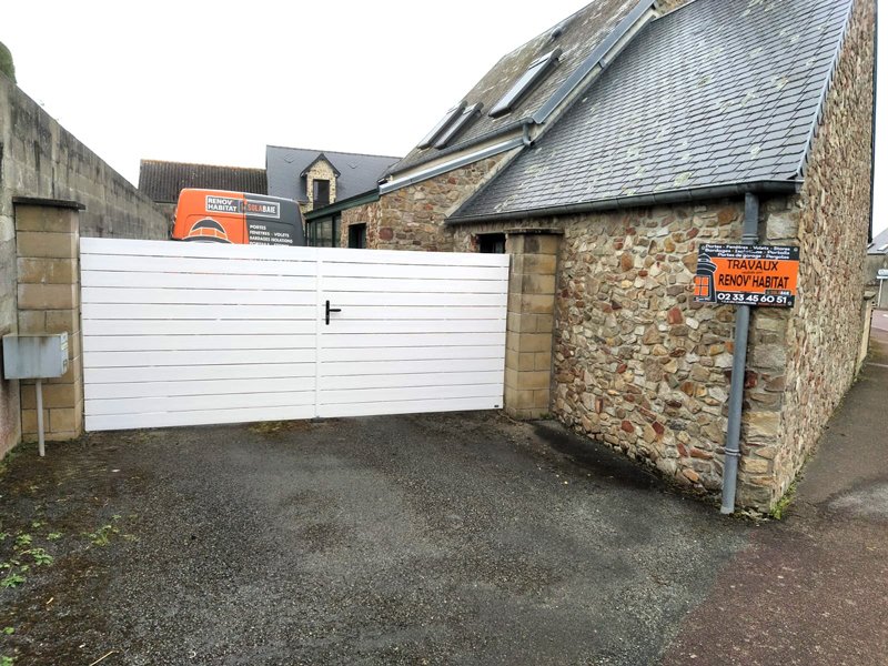 pose-portail-pvc-manche-renov-habitat-2