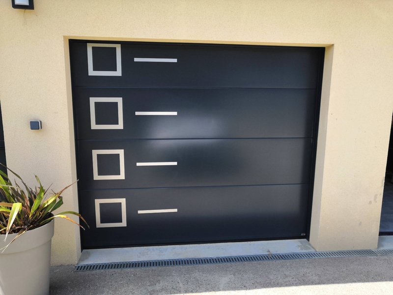 porte-de-garage-solabaie-latérale-sectionnelle-enroulable-aluminium-isolée-renov-habitat-la-haye-du-puits-manche-50250-(18)