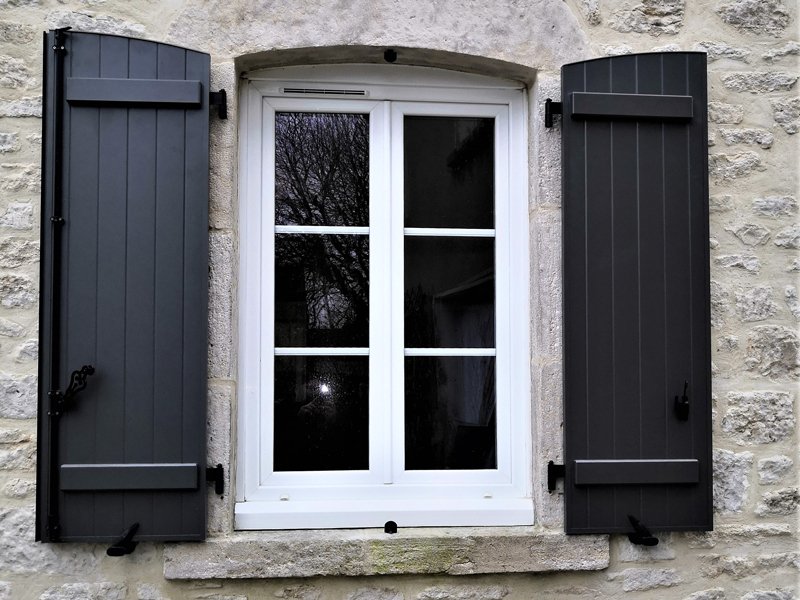 volets-battants-alu-aluminium-pvc-solabaie-thiebaut-renov-habitat-la-haye-du-puits-manche-(16)